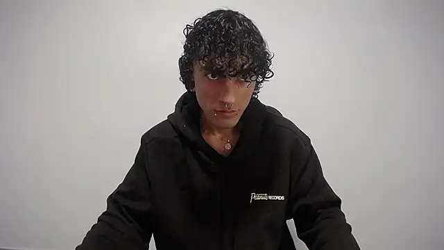 Snapshot of present_the_magic chatting on 02-08-25, 09:25 present the magic online show from 02-08-25, 09:25