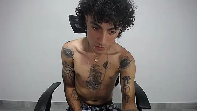 Snapshot of present_the_magic chatting on 02-09-25, 02:17 present the magic online show from 02-09-25, 02:17