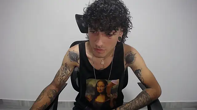 Snapshot of present_the_magic chatting on 02-09-25, 08:24 present the magic online show from 02-09-25, 08:24