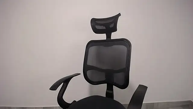 Snapshot of present_the_magic chatting on 02-09-25, 11:25 present the magic online show from 02-09-25, 11:25