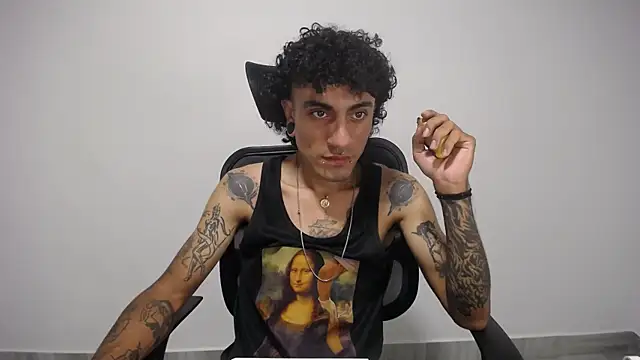 Snapshot of present_the_magic chatting on 02-10-25, 05:36 present the magic online show from 02-10-25, 05:36