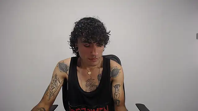 Snapshot of present_the_magic chatting on 02-11-25, 08:31 present the magic online show from 02-11-25, 08:31