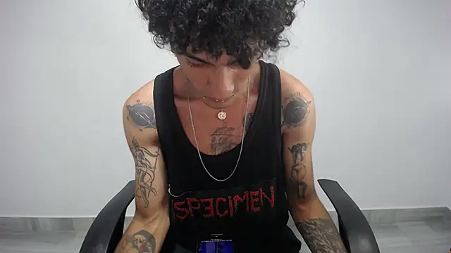 Snapshot of present_the_magic chatting on 02-12-25, 02:14 present the magic online show from 02-12-25, 02:14