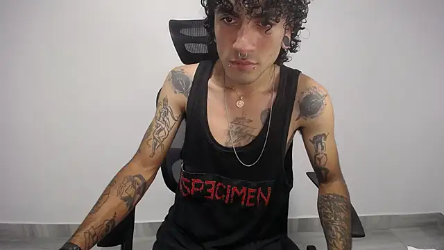 Snapshot of present_the_magic chatting on 02-12-25, 07:13 present the magic online show from 02-12-25, 07:13