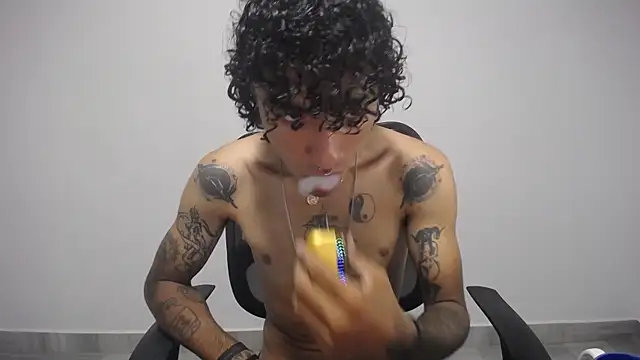 Snapshot of present_the_magic chatting on 02-17-25, 09:08 present the magic online show from 02-17-25, 09:08