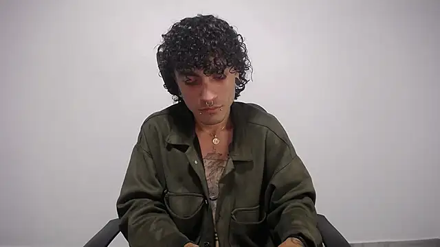 Snapshot of present_the_magic chatting on 02-19-25, 12:57 present the magic online show from 02-19-25, 12:57