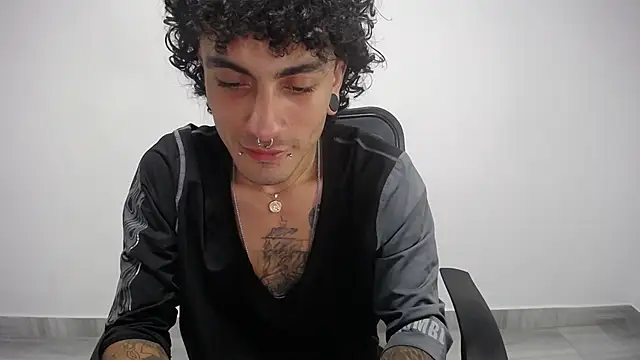 Snapshot of present_the_magic chatting on 02-19-25, 04:01 present the magic online show from 02-19-25, 04:01