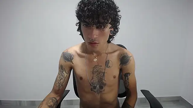 Snapshot of present_the_magic chatting on 02-24-25, 03:12 present the magic online show from 02-24-25, 03:12