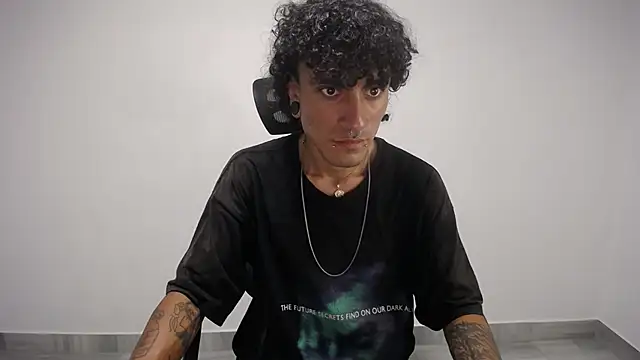 Snapshot of present_the_magic chatting on 02-24-25, 10:14 present the magic online show from 02-24-25, 10:14