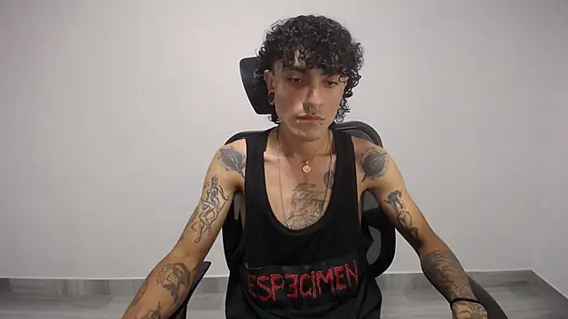 Snapshot of present_the_magic chatting on 02-26-25, 01:21 present the magic online show from 02-26-25, 01:21