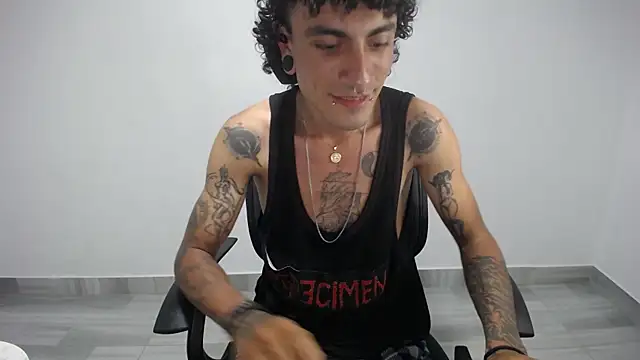 Snapshot of present_the_magic chatting on 02-26-25, 04:25 present the magic online show from 02-26-25, 04:25