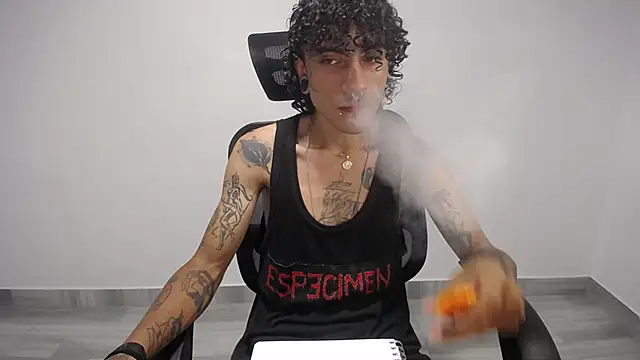 Snapshot of present_the_magic chatting on 02-27-25, 03:47 present the magic online show from 02-27-25, 03:47