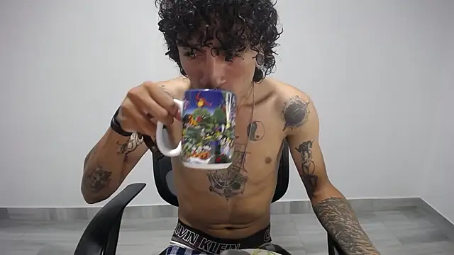 Snapshot of present_the_magic chatting on 03-05-25, 03:08 present the magic online show from 03-05-25, 03:08