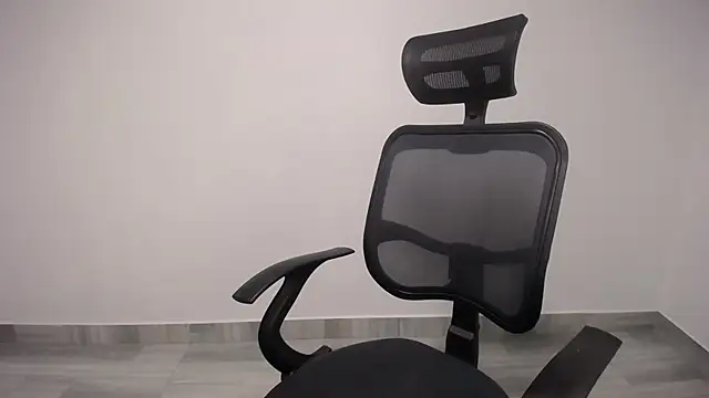 Snapshot of present_the_magic chatting on 03-05-25, 06:12 present the magic online show from 03-05-25, 06:12