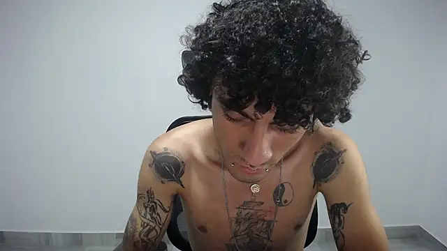 Snapshot of present_the_magic chatting on 03-07-25, 06:24 present the magic online show from 03-07-25, 06:24