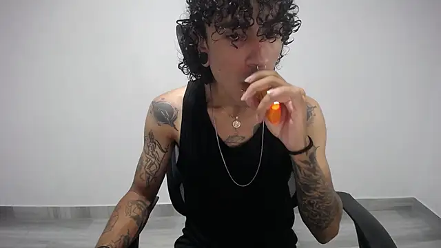 Snapshot of present_the_magic chatting on 03-19-25, 06:57 present the magic online show from 03-19-25, 06:57