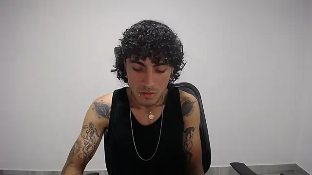 Snapshot of present_the_magic chatting on 03-21-25, 05:32 present the magic online show from 03-21-25, 05:32