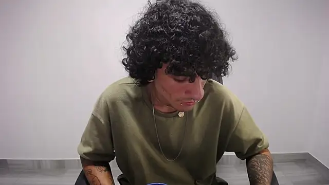 Snapshot of present_the_magic chatting on 03-23-25, 03:54 present the magic online show from 03-23-25, 03:54