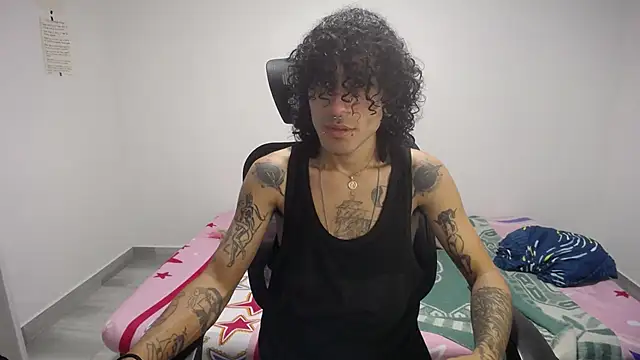 Snapshot of present_the_magic chatting on 09-17-25, 07:04 present the magic online show from 09-17-25, 07:04