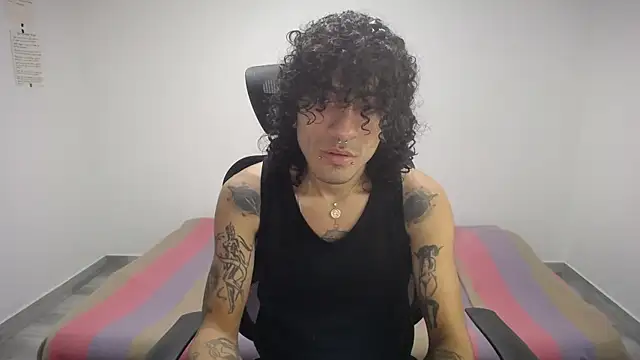 Snapshot of present_the_magic chatting on 09-18-25, 04:53 present the magic online show from 09-18-25, 04:53