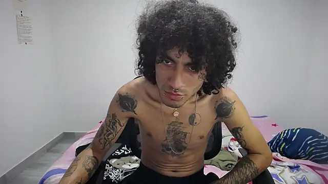 Snapshot of present_the_magic chatting on 09-26-25, 10:03 present the magic online show from 09-26-25, 10:03