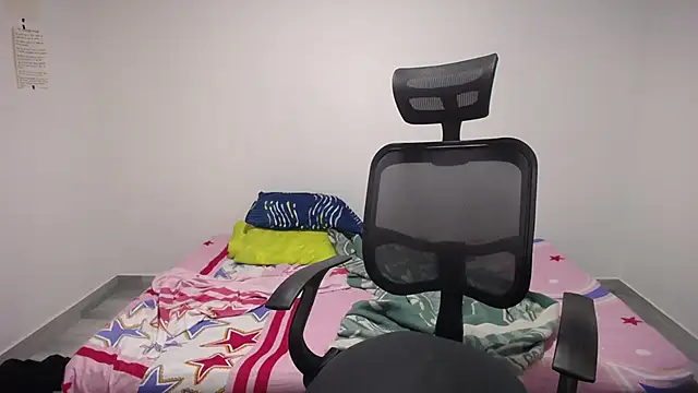 Snapshot of present_the_magic chatting on 09-29-25, 06:46 present the magic online show from 09-29-25, 06:46