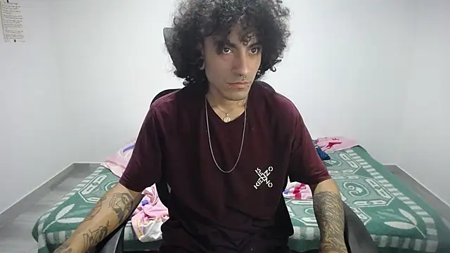 Snapshot of present_the_magic chatting on 10-08-25, 09:40 present the magic online show from 10-08-25, 09:40