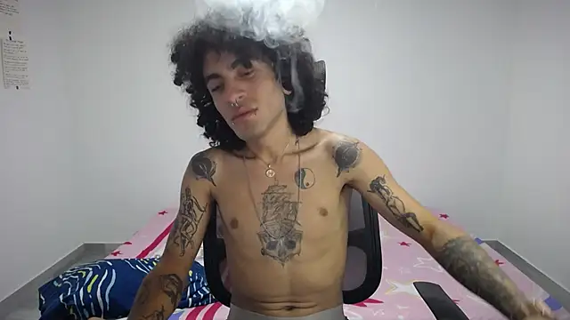 Snapshot of present_the_magic chatting on 10-14-25, 07:42 present the magic online show from 10-14-25, 07:42