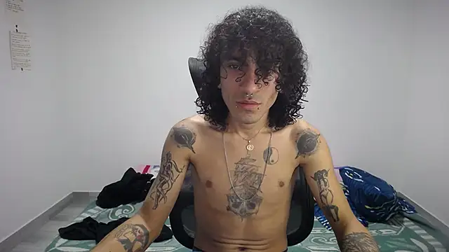 Snapshot of present_the_magic chatting on 10-17-25, 12:30 present the magic online show from 10-17-25, 12:30