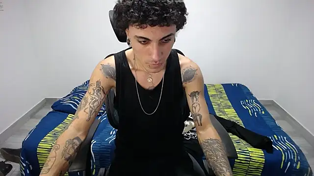 Snapshot of present_the_magic chatting on 10-20-25, 09:59 present the magic online show from 10-20-25, 09:59