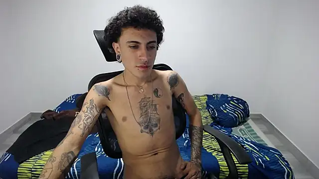 Snapshot of present_the_magic chatting on 10-24-25, 07:38 present the magic online show from 10-24-25, 07:38