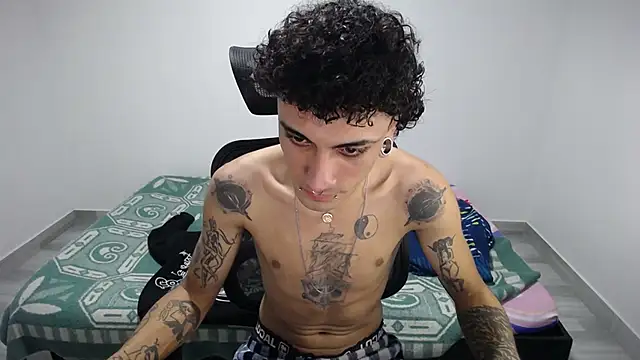 Snapshot of present_the_magic chatting on 10-28-25, 05:59 present the magic online show from 10-28-25, 05:59