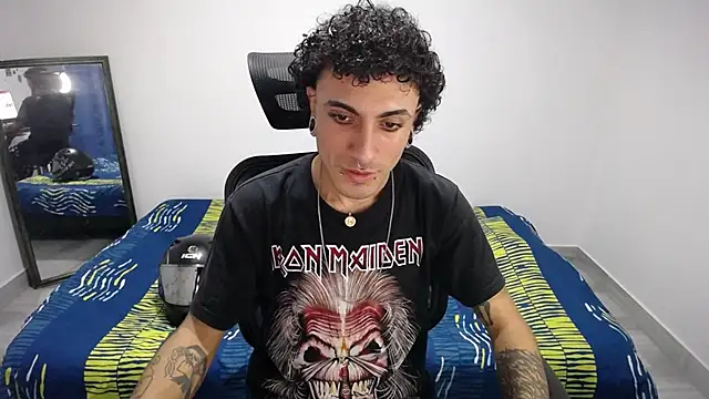 Snapshot of present_the_magic chatting on 10-31-25, 10:44 present the magic online show from 10-31-25, 10:44