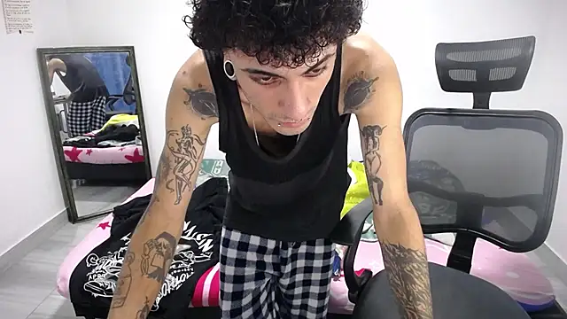 Snapshot of present_the_magic chatting on 11-02-25, 03:42 present the magic online show from 11-02-25, 03:42