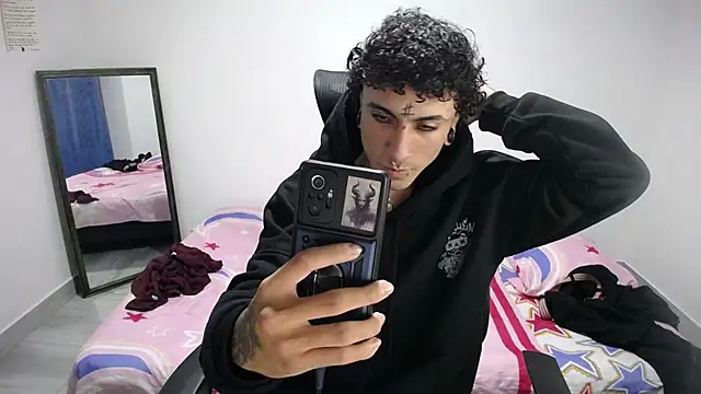 Snapshot of present_the_magic chatting on 11-07-25, 06:13 present the magic online show from 11-07-25, 06:13