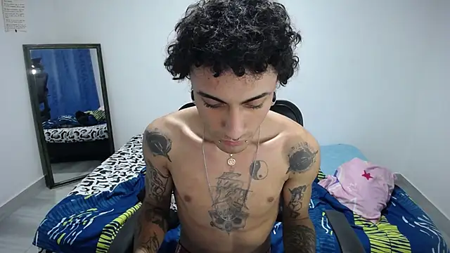 Snapshot of present_the_magic chatting on 11-15-25, 06:33 present the magic online show from 11-15-25, 06:33