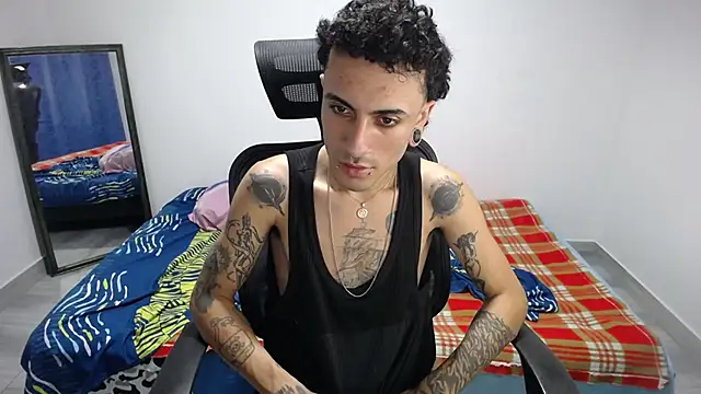 Snapshot of present_the_magic chatting on 11-23-25, 03:17 present the magic online show from 11-23-25, 03:17