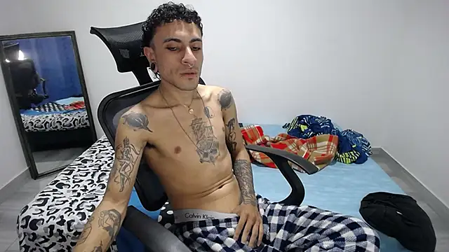 Snapshot of present_the_magic chatting on 11-28-25, 06:43 present the magic online show from 11-28-25, 06:43