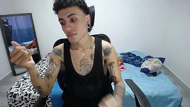 Snapshot of present_the_magic chatting on 11-29-25, 08:12 present the magic online show from 11-29-25, 08:12