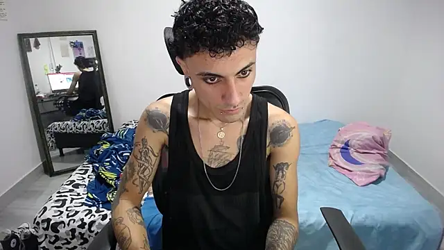 Snapshot of present_the_magic chatting on 11-30-25, 06:23 present the magic online show from 11-30-25, 06:23