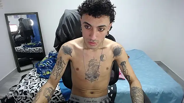 Snapshot of present_the_magic chatting on 12-01-25, 08:47 present the magic online show from 12-01-25, 08:47