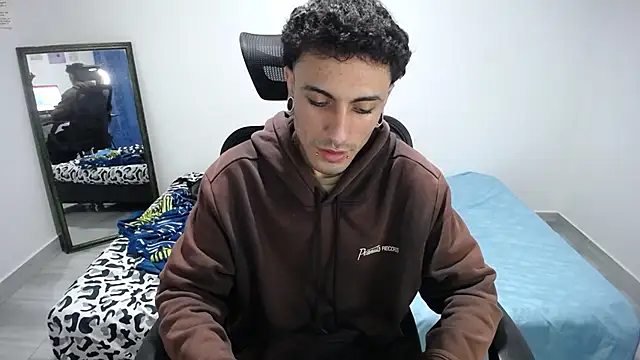 Snapshot of present_the_magic chatting on 12-02-25, 08:52 present the magic online show from 12-02-25, 08:52