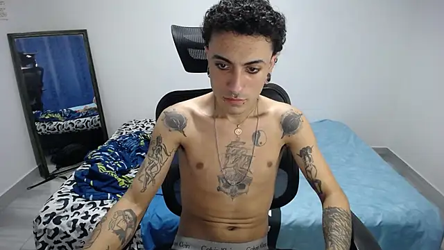 Snapshot of present_the_magic chatting on 12-02-25, 08:59 present the magic online show from 12-02-25, 08:59