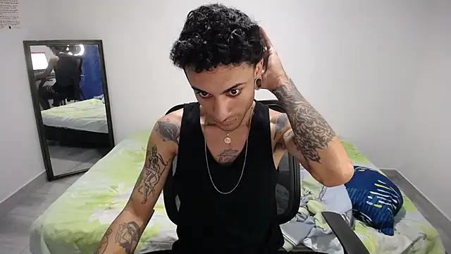 Snapshot of present_the_magic chatting on 12-16-25, 06:51 present the magic online show from 12-16-25, 06:51