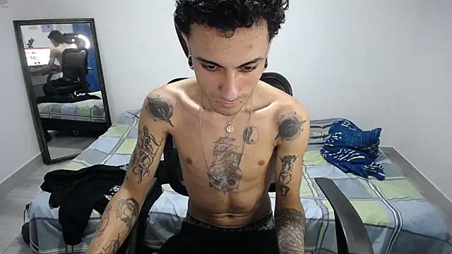 Snapshot of present_the_magic chatting on 12-21-25, 03:57 present the magic online show from 12-21-25, 03:57