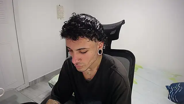 Snapshot of present_the_magic chatting on 01-14-26, 08:14 present the magic online show from 01-14-26, 08:14