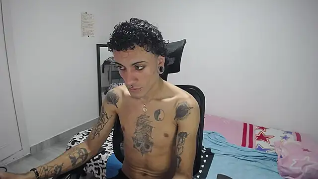 Snapshot of present_the_magic chatting on 01-18-26, 07:17 present the magic online show from 01-18-26, 07:17