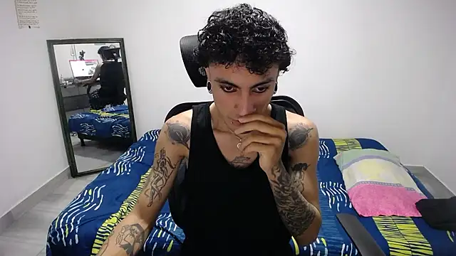 Snapshot of present_the_magic chatting on 03-02-26, 04:14 present the magic online show from 03-02-26, 04:14