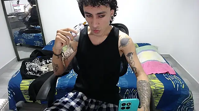 Snapshot of present_the_magic chatting on 03-12-26, 05:52 present the magic online show from 03-12-26, 05:52