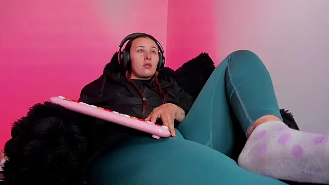 bonnie moon  online show from 01-17-26, 10:57